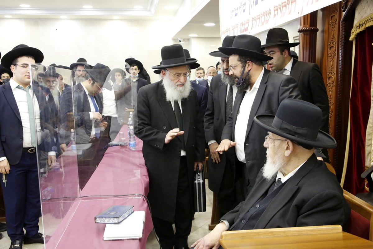 ראש הישיבה הגר"ש כהן בברית מילה לנינו