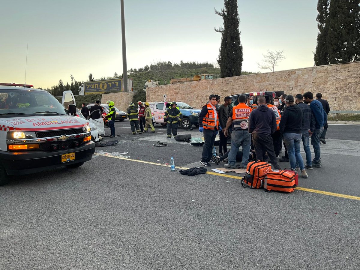 ירושלים: מיניבוס התהפך; 8 חרדים פונו לביה"ח