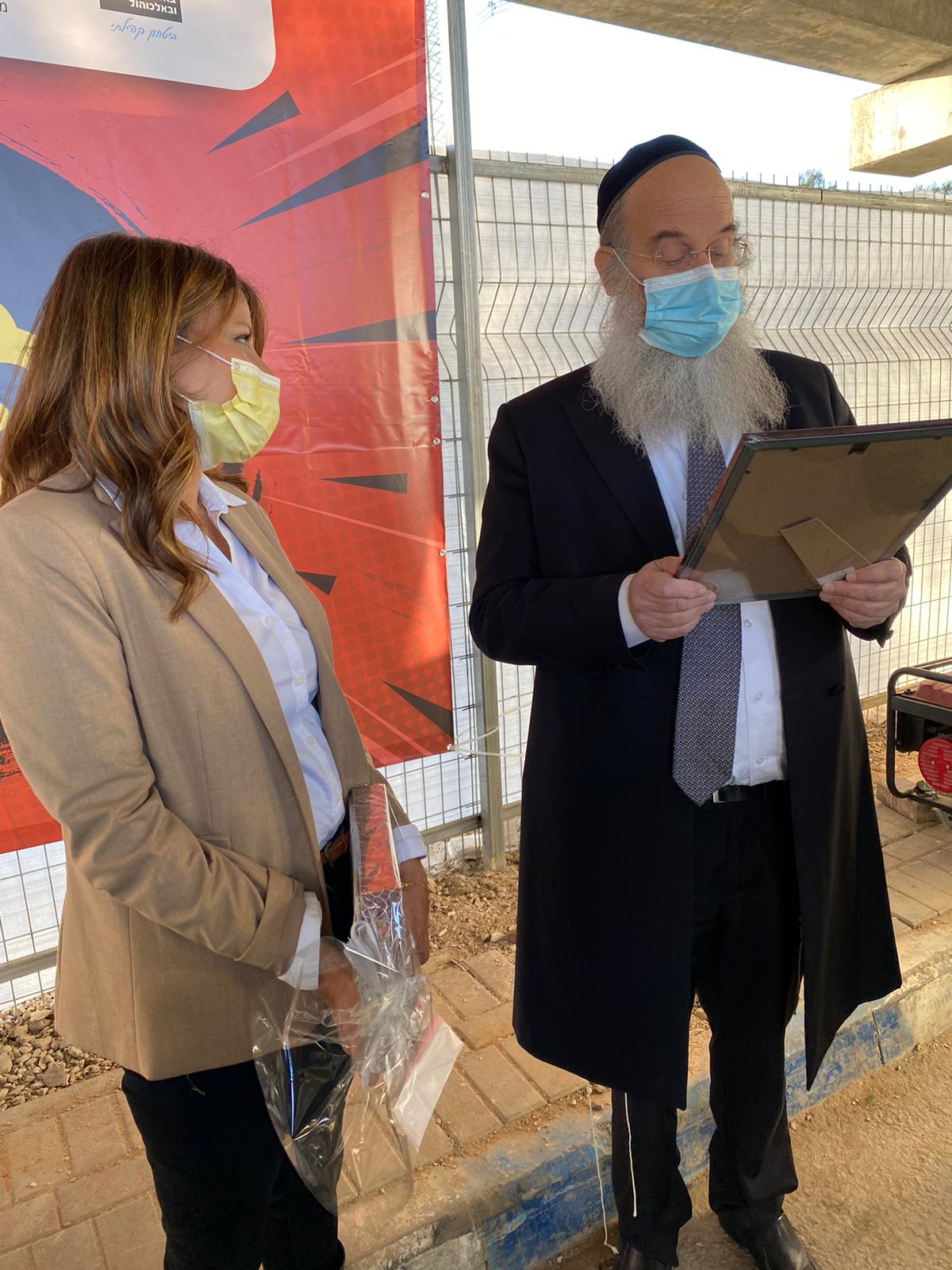 השרה אורלי לוי חנכה מרכז סיוע לנוער המתמודד בבני ברק