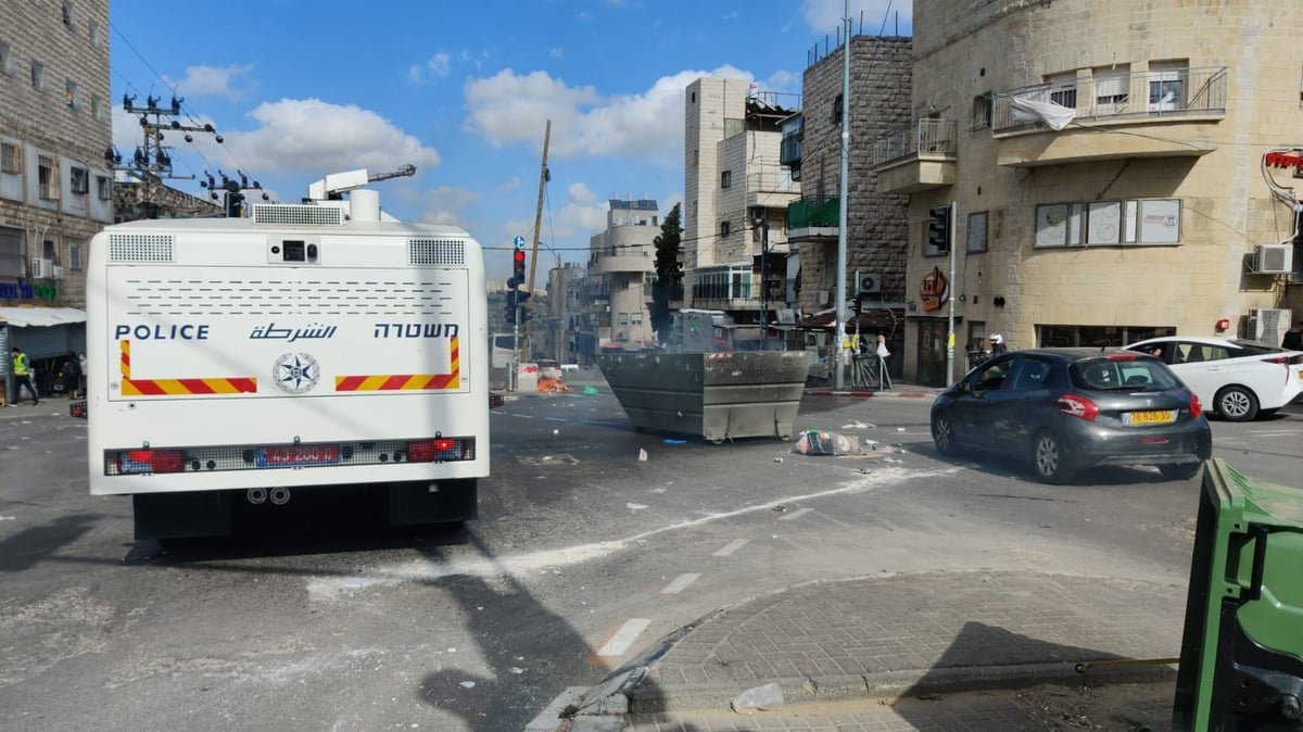 מעצר הבחורה: קיצוניים יצאו להפגין • תיעוד