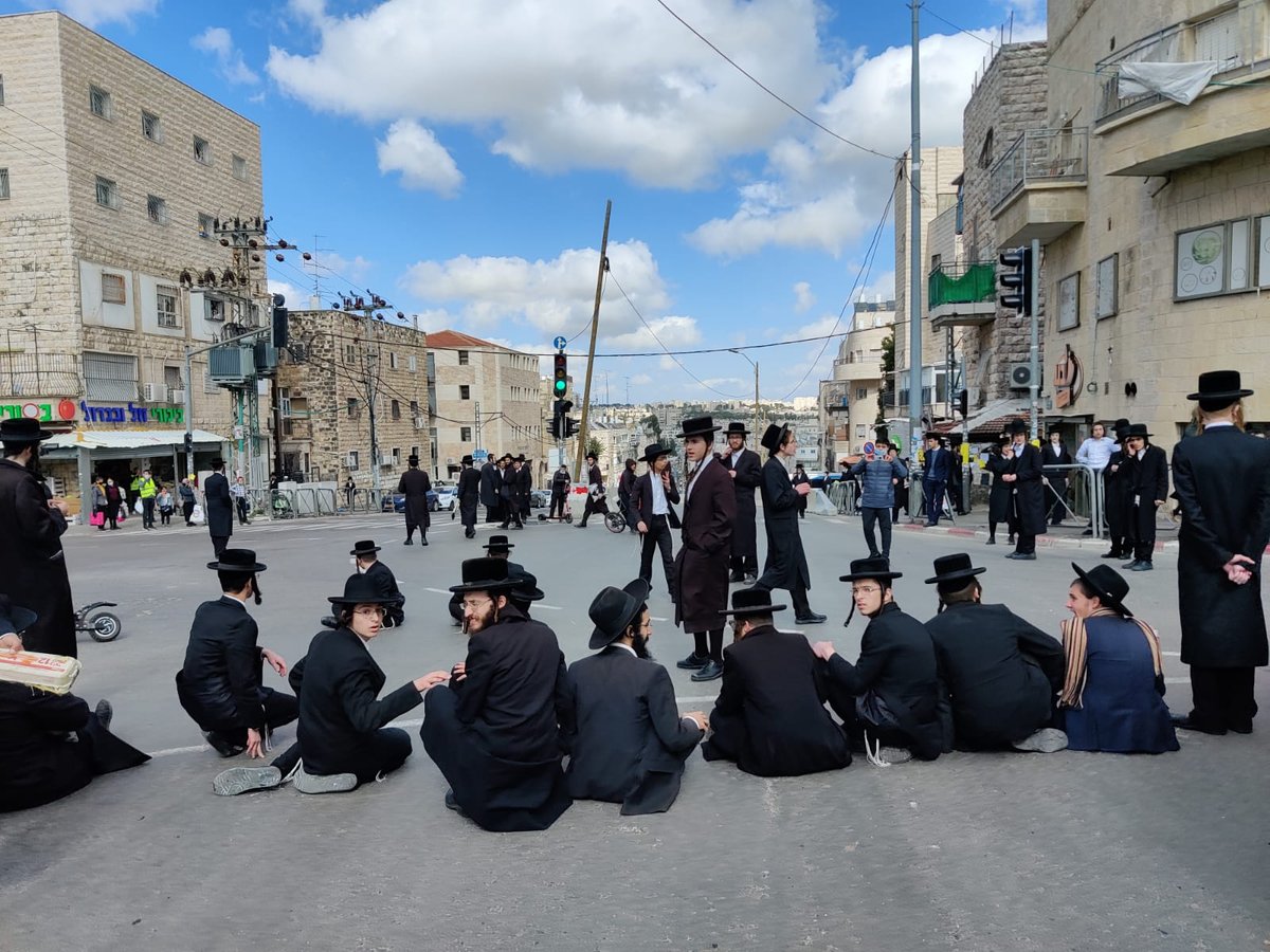 מעצר הבחורה: קיצוניים יצאו להפגין • תיעוד