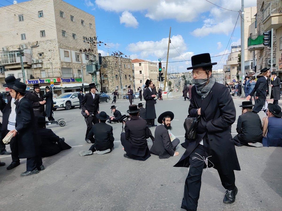 מעצר הבחורה: קיצוניים יצאו להפגין • תיעוד