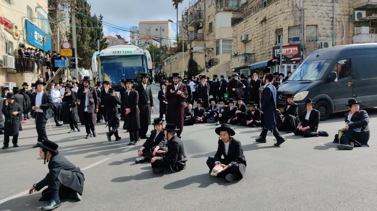 מעצר הבחורה: קיצוניים יצאו להפגין • תיעוד