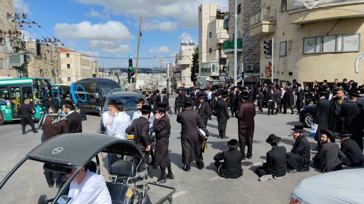 מעצר הבחורה: קיצוניים יצאו להפגין • תיעוד