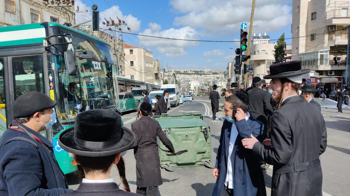 מעצר הבחורה: קיצוניים יצאו להפגין • תיעוד