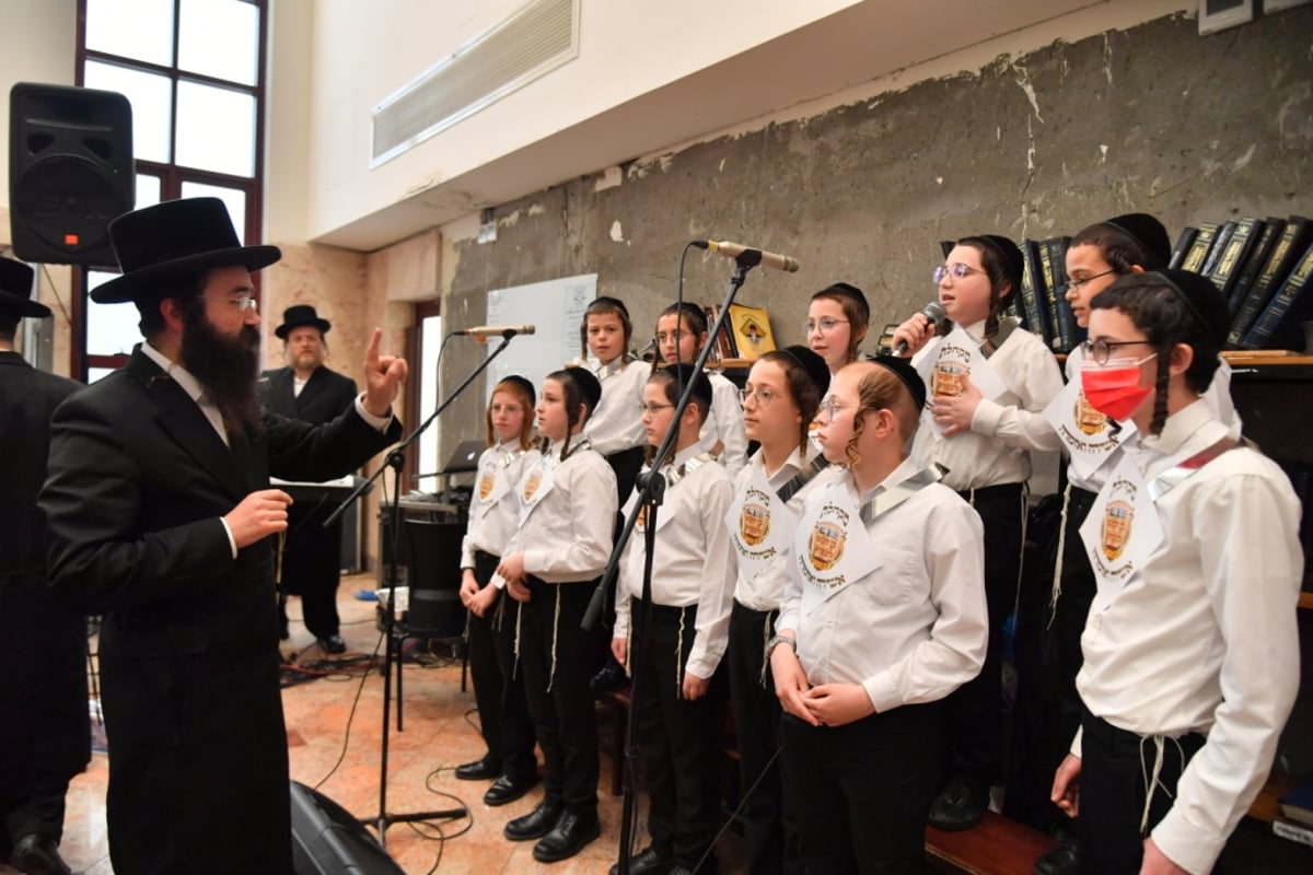 האדמו"רים מפיטסבורג ודזי'קוב חגגו מסיבת חומש