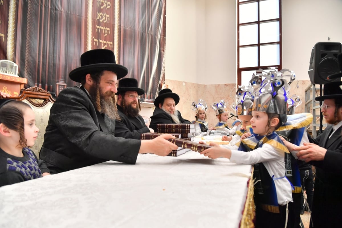 האדמו"רים מפיטסבורג ודזי'קוב חגגו מסיבת חומש