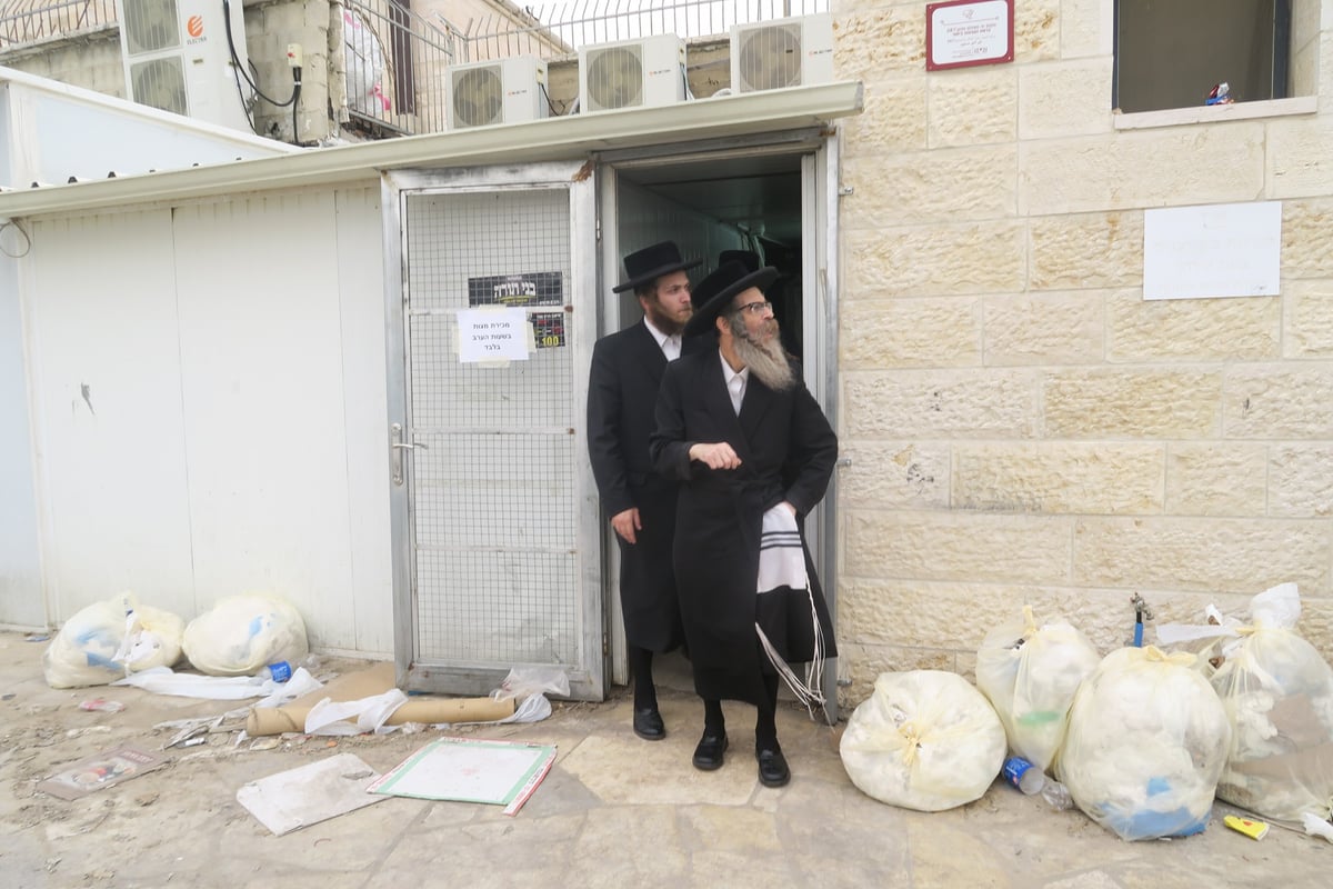 תיעוד: המשפיע הרה"צ רבי נחמן בידרמן באפיית מצות