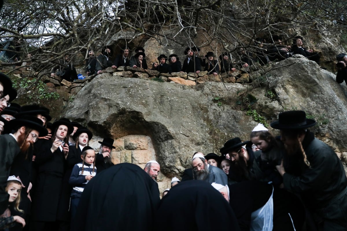 חסידי תולדות אהרן יצאו לשאוב 'מים שלנו'