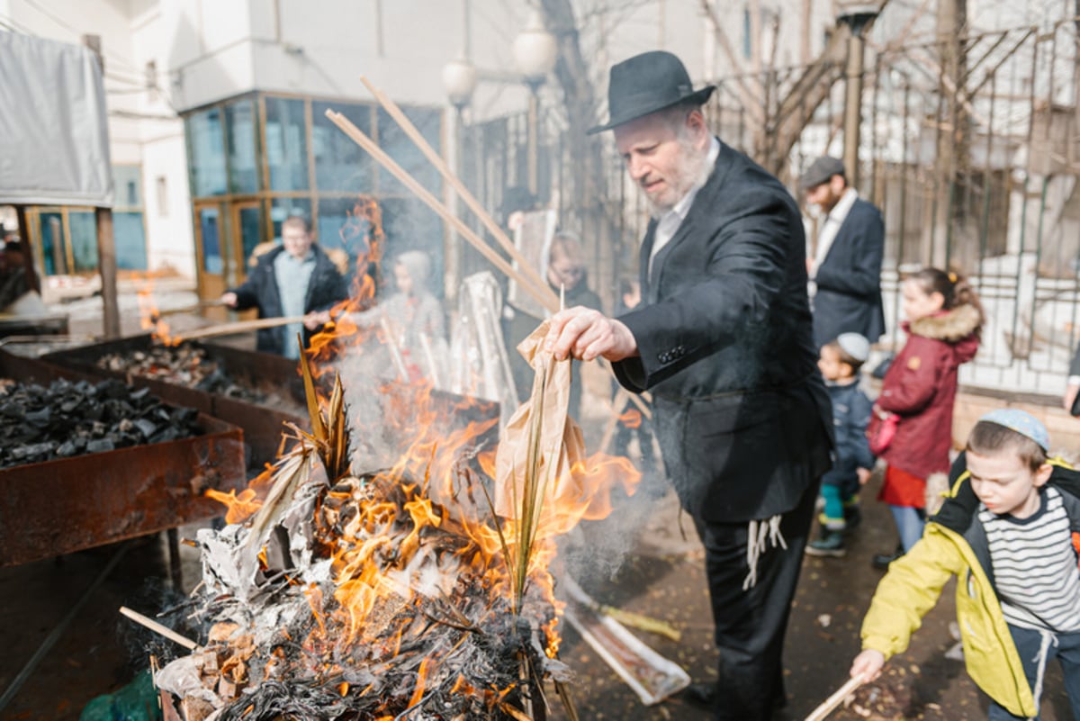 ערב פסח בבירת רוסיה: מכירת ושריפת חמץ