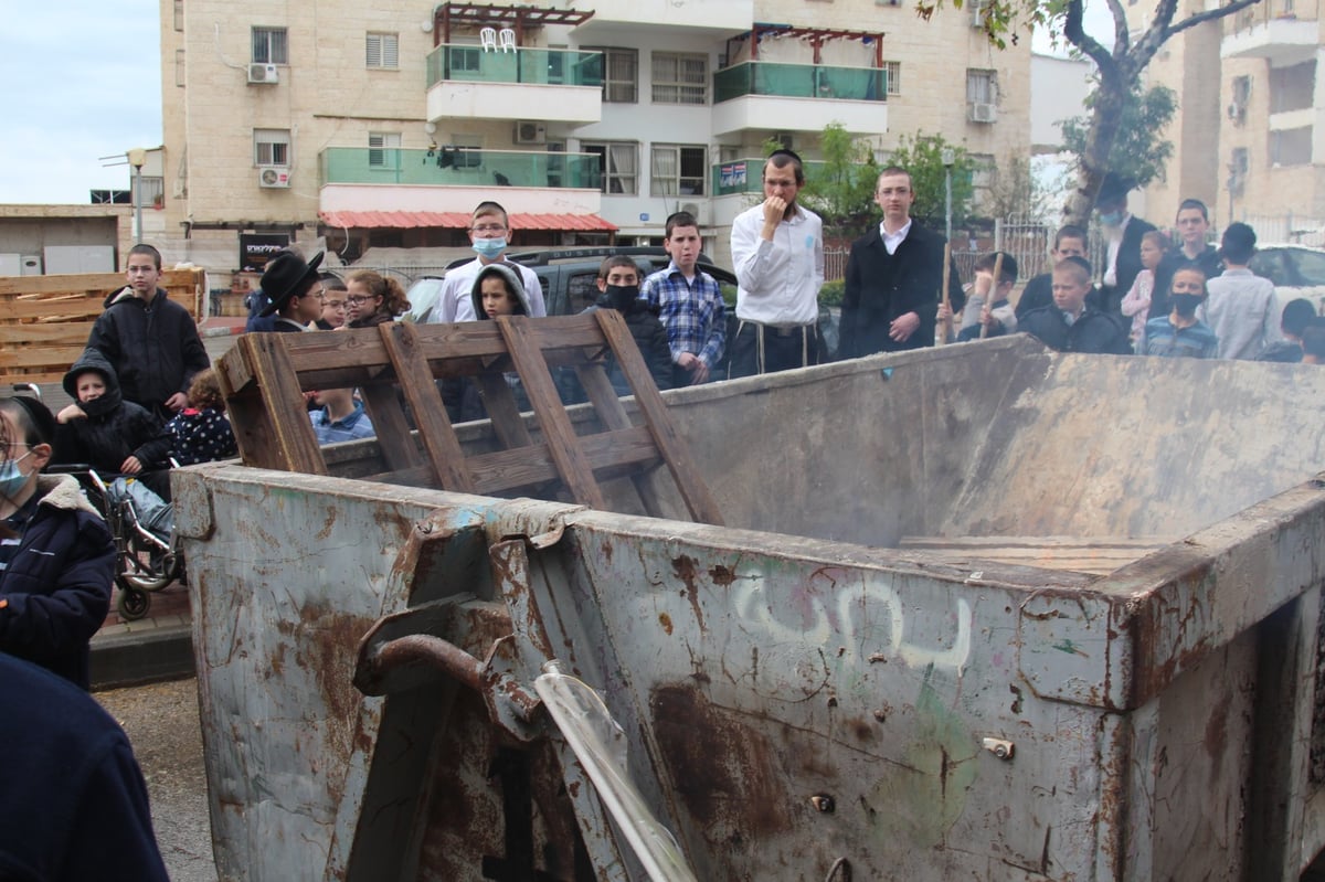 תיעוד נרחב: מודיעין עילית שרפה את החמץ