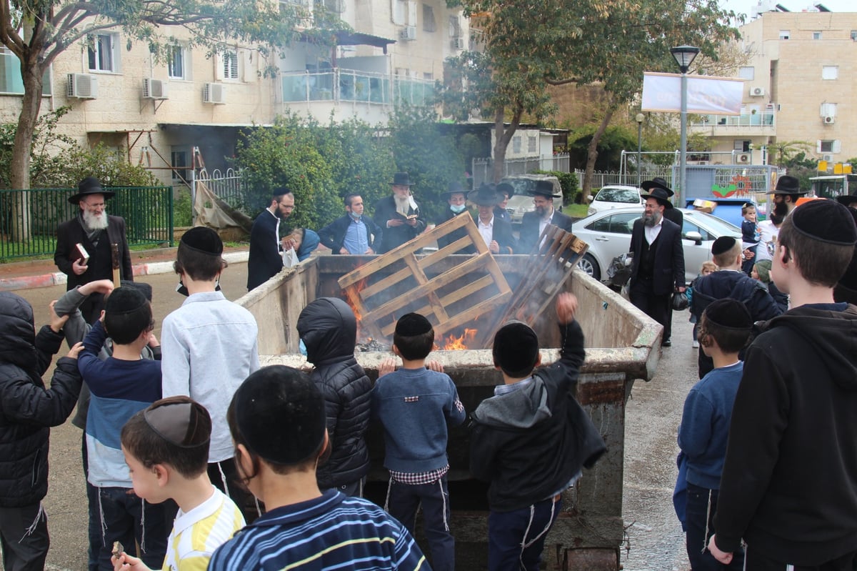 תיעוד נרחב: מודיעין עילית שרפה את החמץ