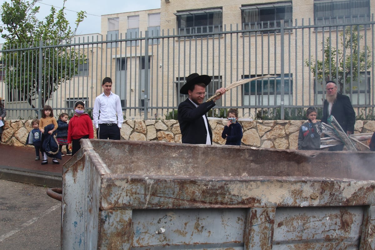 תיעוד נרחב: מודיעין עילית שרפה את החמץ