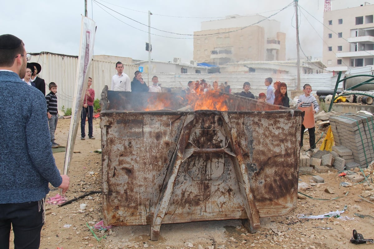 תיעוד נרחב: מודיעין עילית שרפה את החמץ