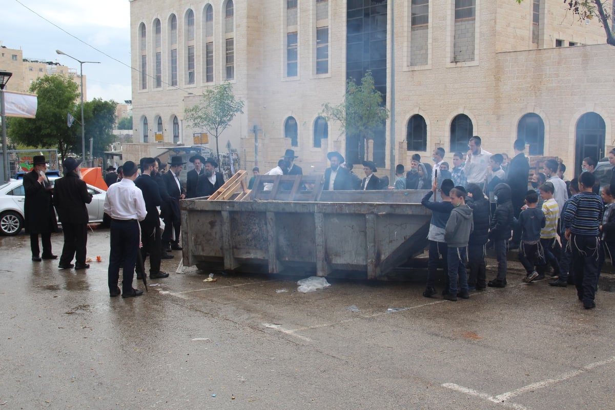 תיעוד נרחב: מודיעין עילית שרפה את החמץ