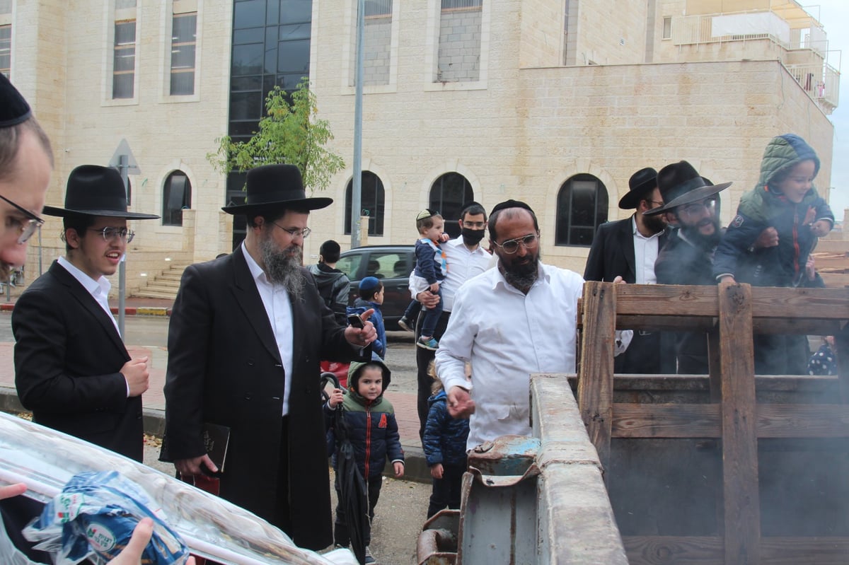 תיעוד נרחב: מודיעין עילית שרפה את החמץ