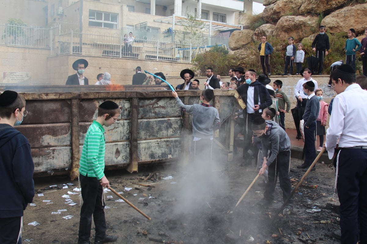 תיעוד נרחב: מודיעין עילית שרפה את החמץ