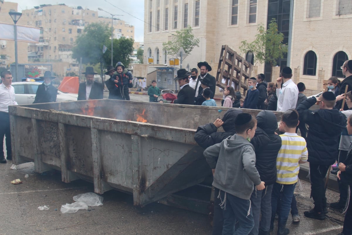 תיעוד נרחב: מודיעין עילית שרפה את החמץ