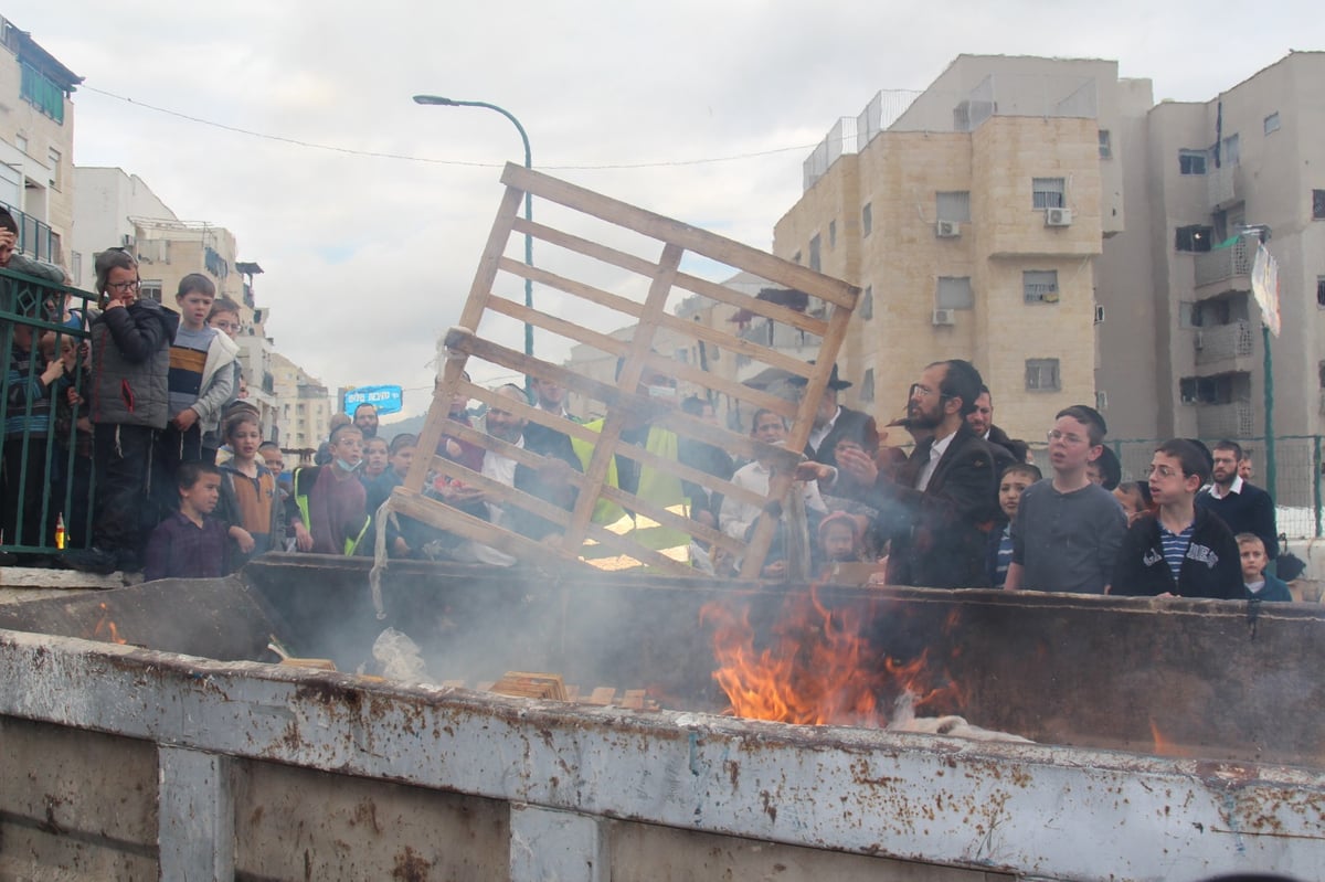 תיעוד נרחב: מודיעין עילית שרפה את החמץ