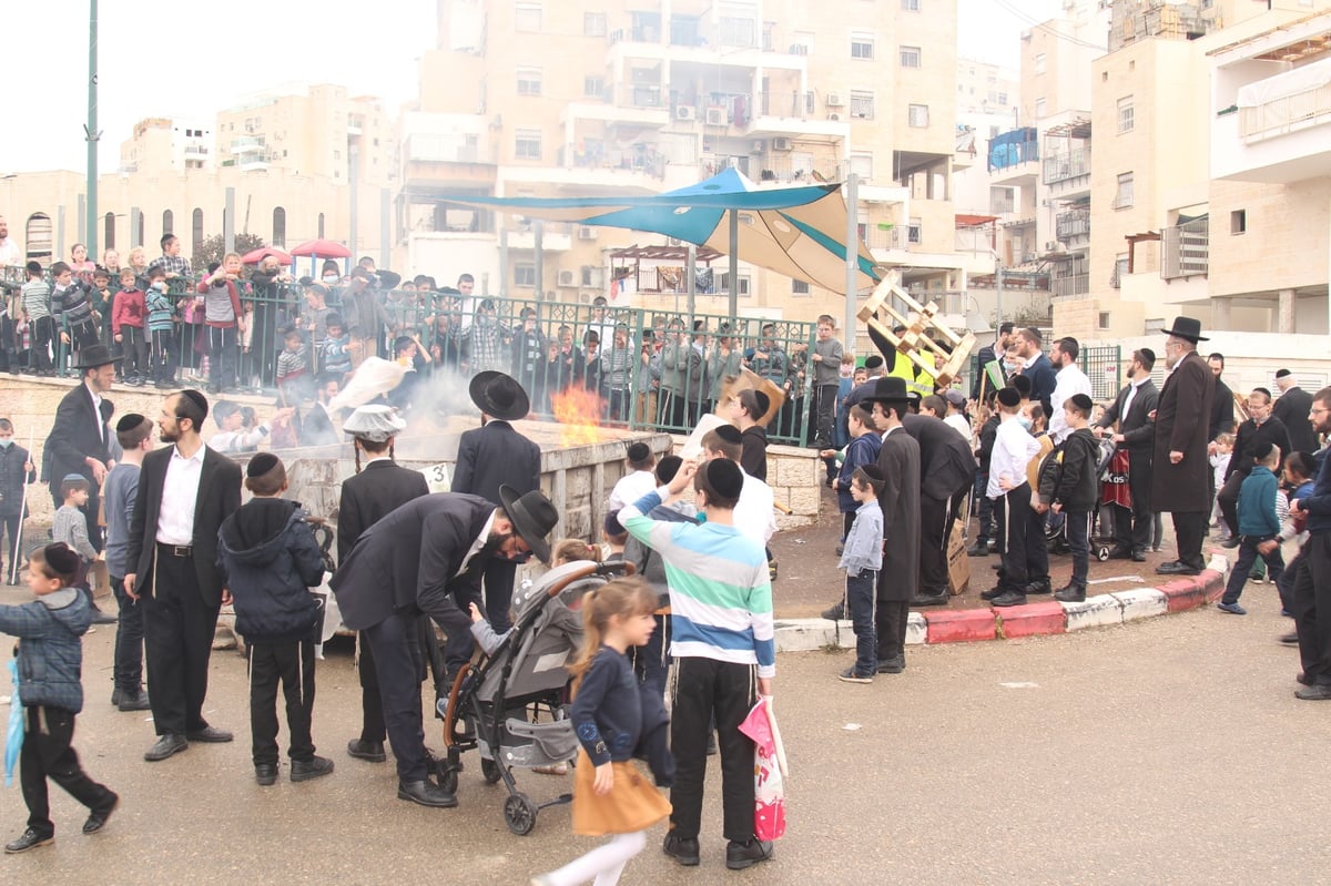 תיעוד נרחב: מודיעין עילית שרפה את החמץ