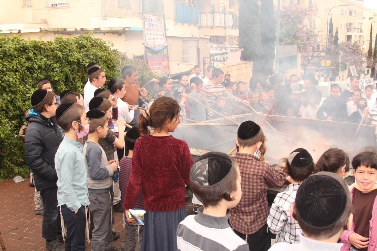 תיעוד נרחב: מודיעין עילית שרפה את החמץ