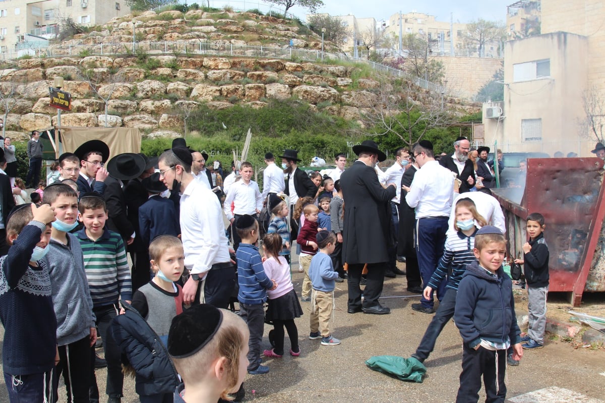 תיעוד נרחב: מודיעין עילית שרפה את החמץ