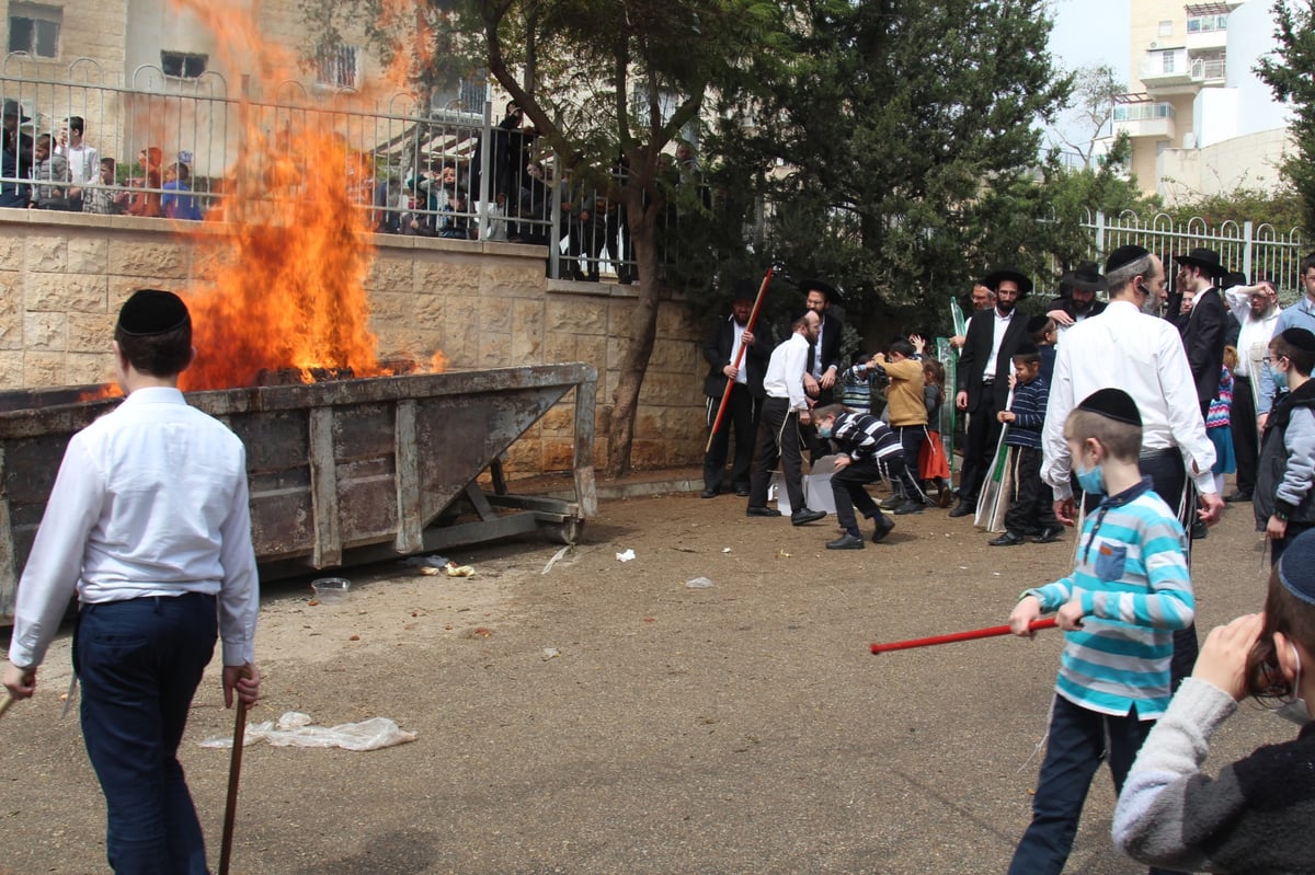 תיעוד נרחב: מודיעין עילית שרפה את החמץ