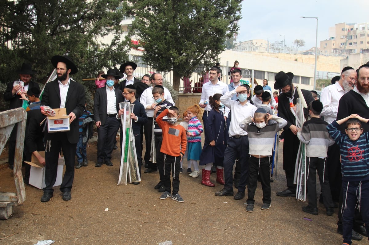 תיעוד נרחב: מודיעין עילית שרפה את החמץ