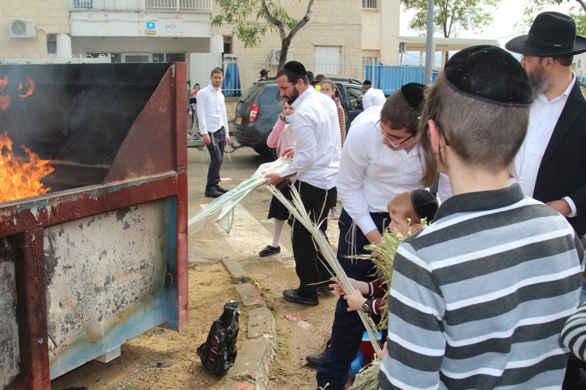 תיעוד נרחב: מודיעין עילית שרפה את החמץ