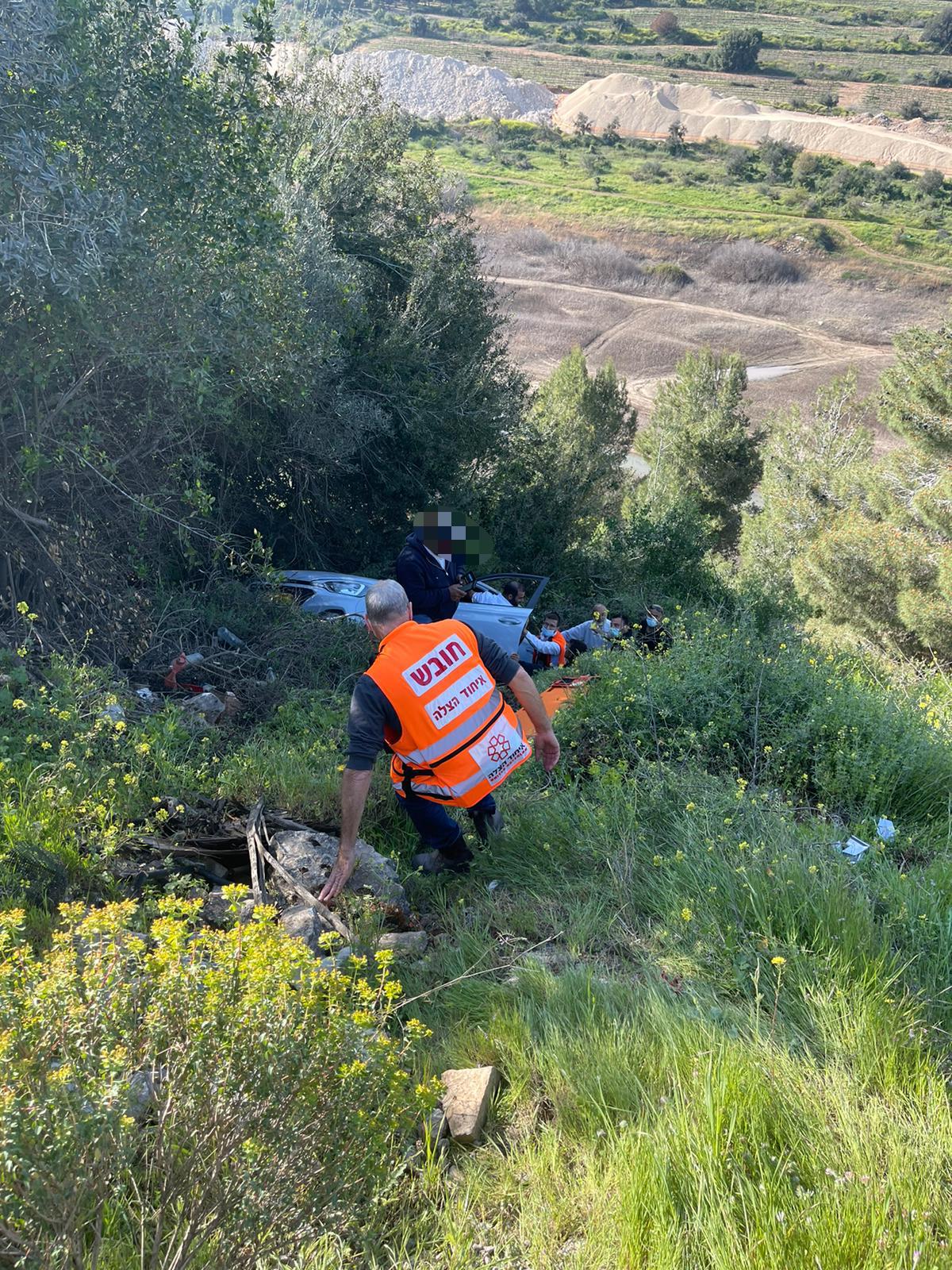 סמוך לי-ם: הרכב הדרדר לוואדי; 3 נפצעו קל