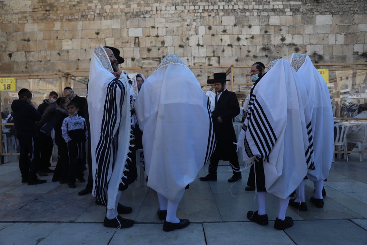 לאחר שנת ה'קורונה'; האלפים חזרו ל'ברכת כהנים' בכותל