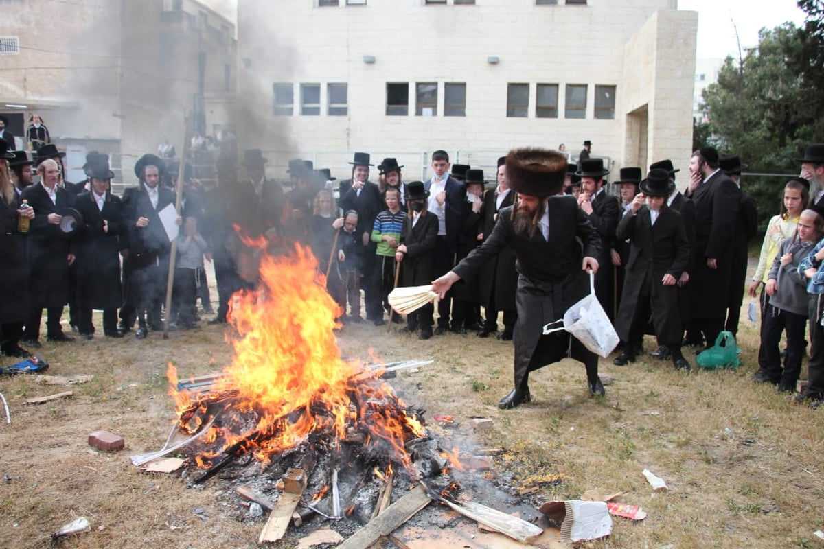 האדמו"ר מפיטסבורג אפה מצות ושרף את החמץ