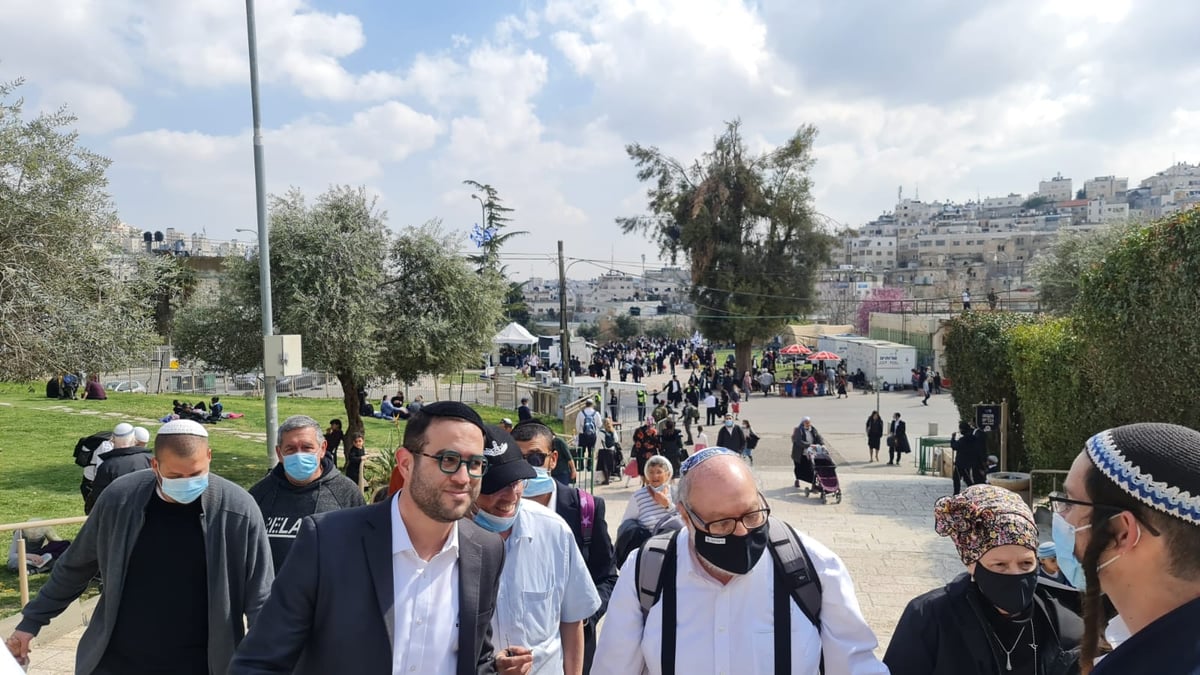 חברון: יונתן פולארד התקבל בשירה וריקודים