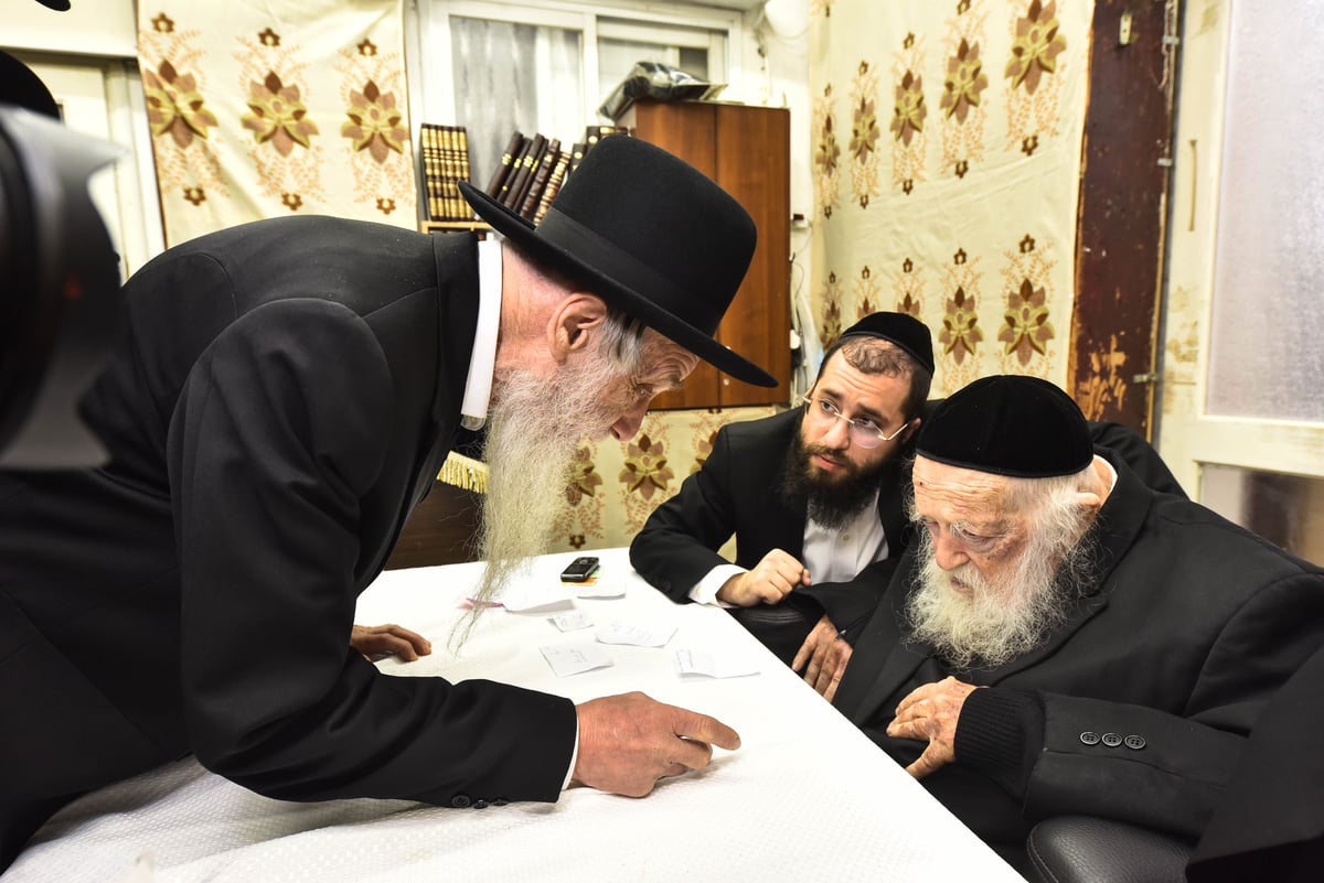 אלפים הקבילו את פני מרן שר התורה • צפו