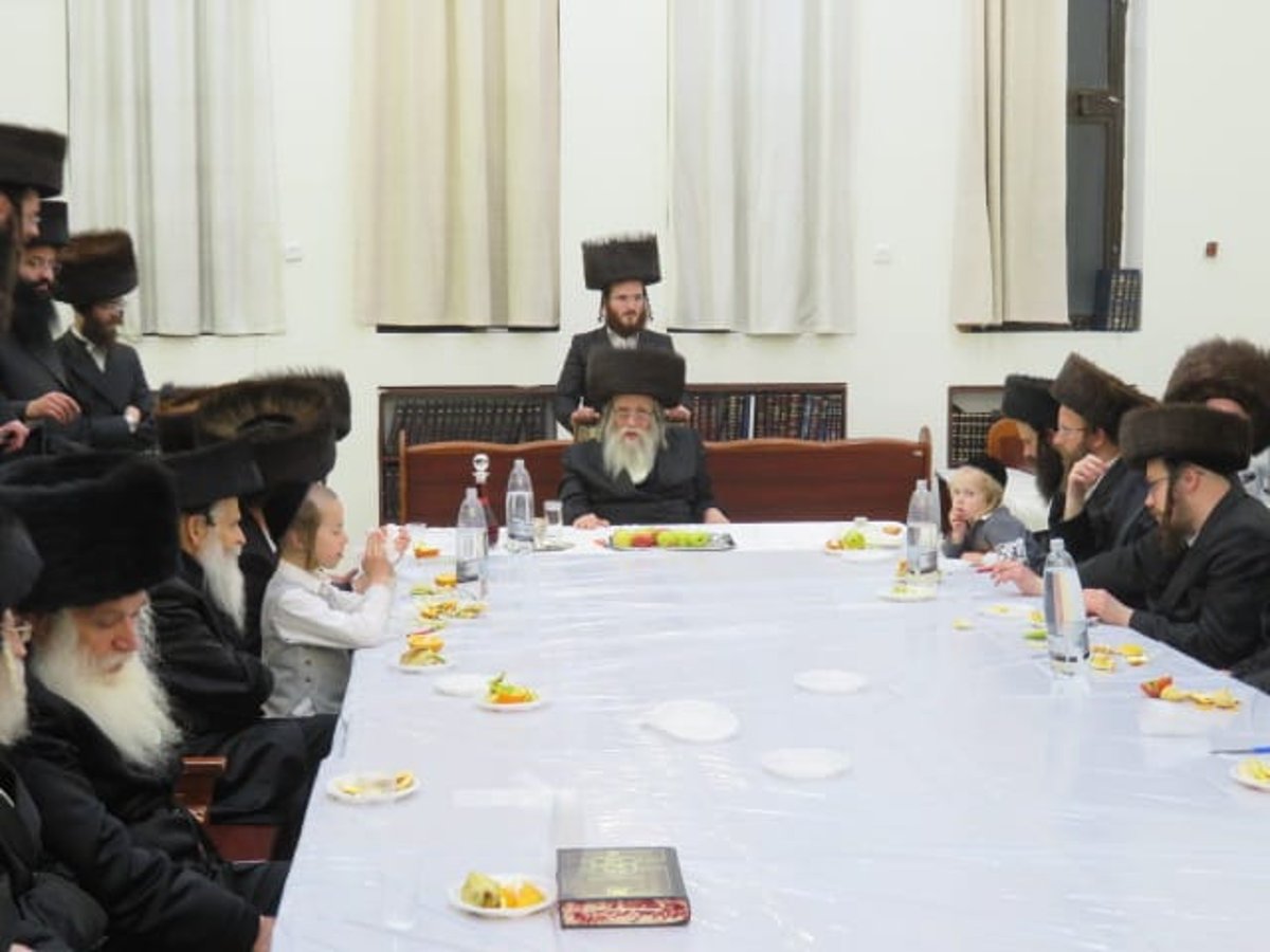 בשידלובצא ציינו 'יארצייט' בשילוב 'טיש' פסח