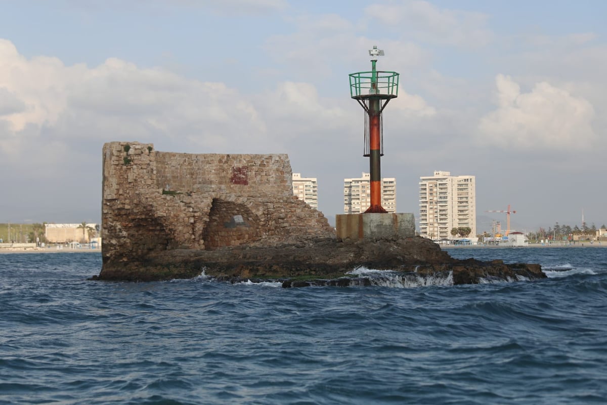 מבלים בחול המועד בעיר העתיקה בעכו; גלריה