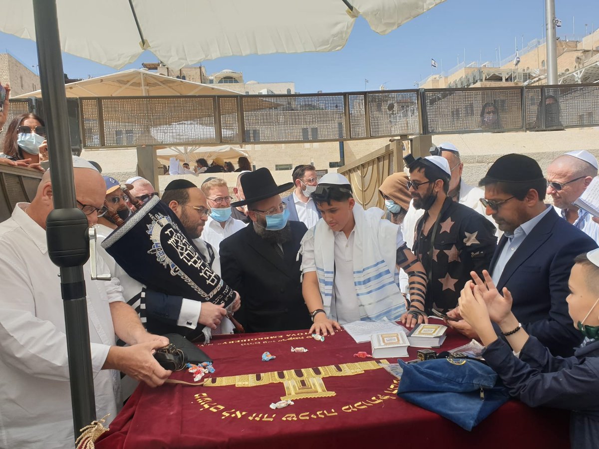 השחקן יהודה לוי חגג בר מצווה לאחיינו בכותל המערבי