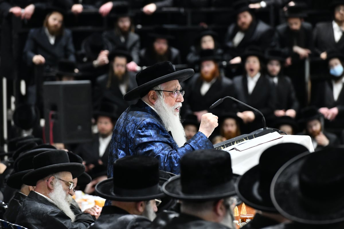 הרבי מצאנז: "מוטל עלינו להביא קרבן תודה"