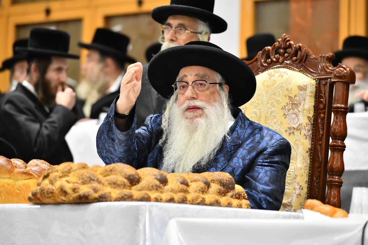 הרבי מצאנז: "מוטל עלינו להביא קרבן תודה"