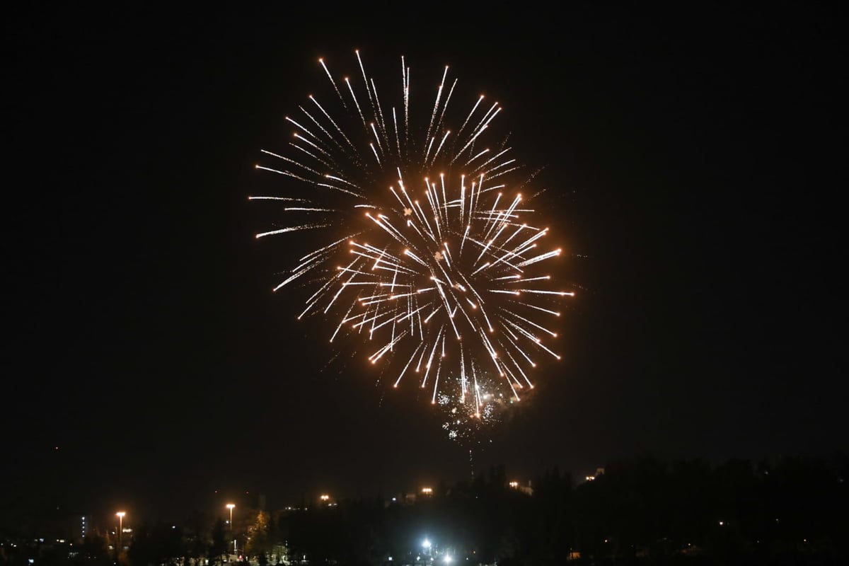 כך נראו הזיקוקים משכונת הר נוף בירושלים