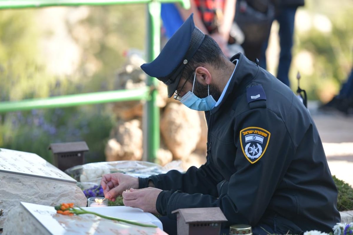 משטרת ישראל מתייחדת עם חלליה • שידור חוזר