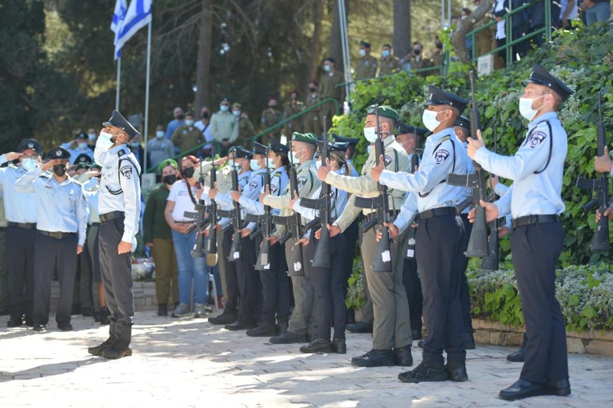 משטרת ישראל מתייחדת עם חלליה • שידור חוזר