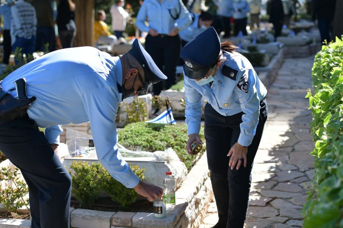 משטרת ישראל מתייחדת עם חלליה • שידור חוזר