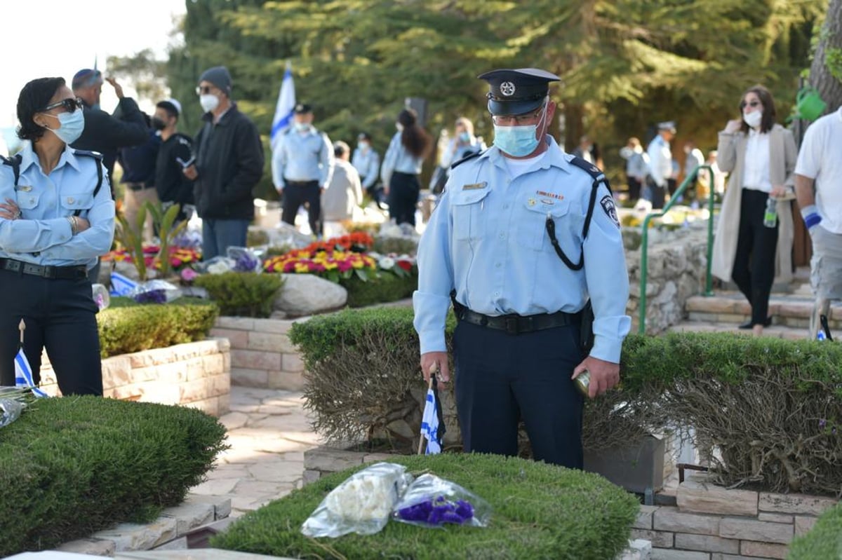 משטרת ישראל מתייחדת עם חלליה • שידור חוזר