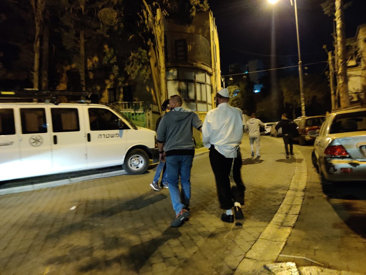 לפנות בוקר: בלשים פשטו על מאה שערים; חשודים נעצרו