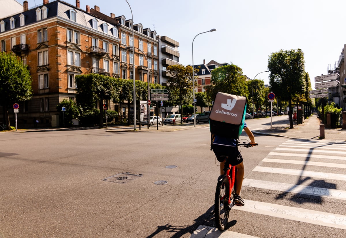 משלוחן של Deliveroo ברחובות שטרסבורג