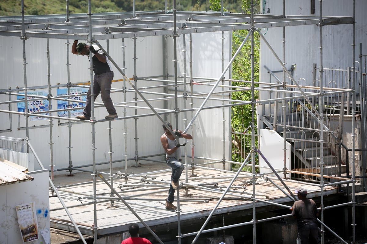 כשבוע לפני ל"ג בעומר; צפו בהכנות במירון