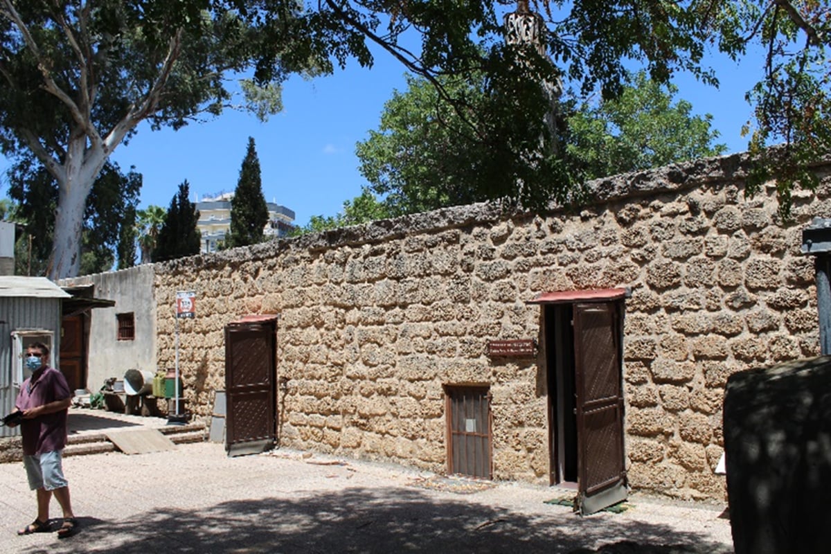 החאן בחדרה, כאן התגורר הגאון רבי יהודה פרנק