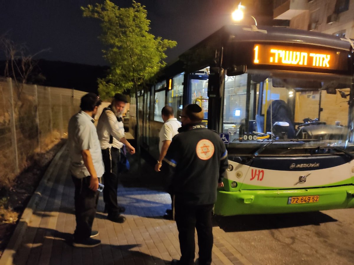 מחבלים זרקו בקבוקי תבערה על אוטובוס במודיעין עילית