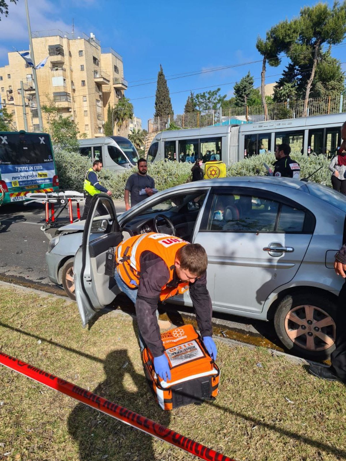 רמת אשכול י-ם: צעיר נפצע בינוני בתאונה